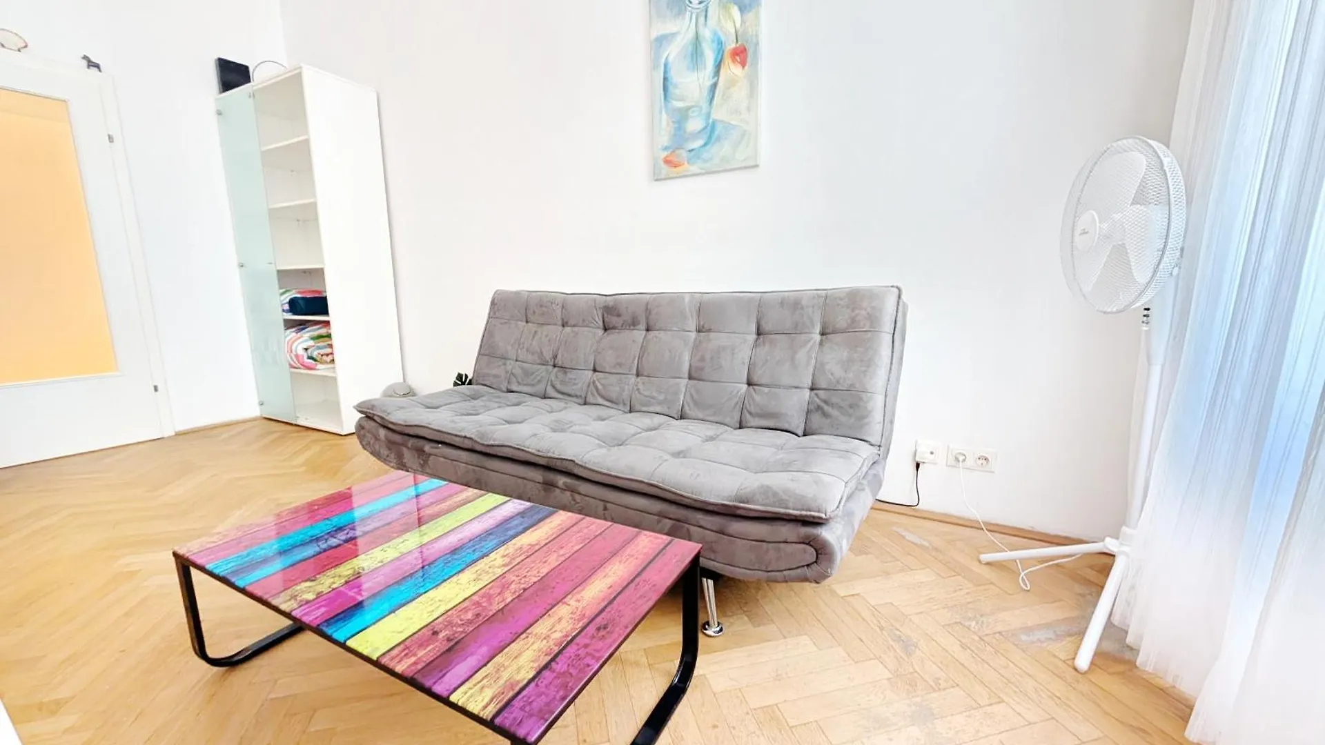 Cozy Apartment In Lugner City Area Wenen
