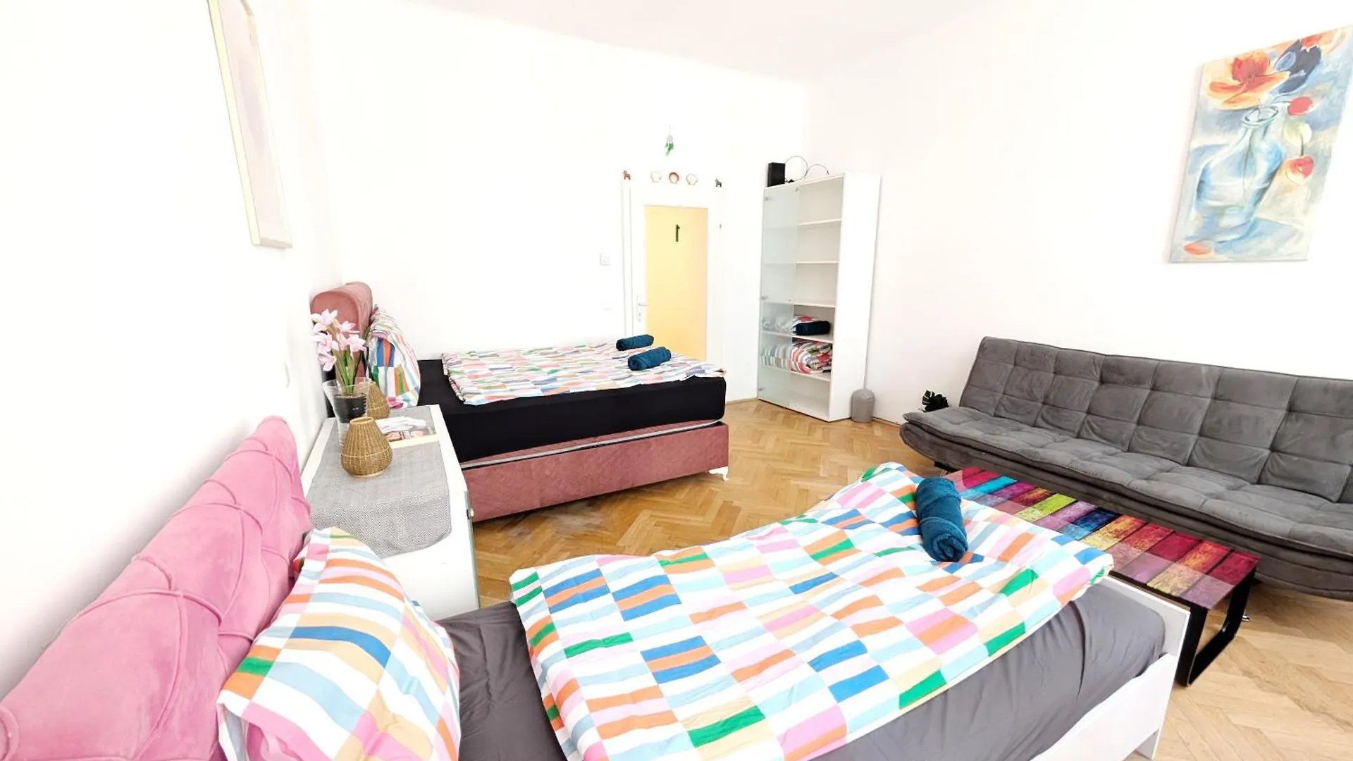 Cozy Apartment In Lugner City Area Wenen 0*,