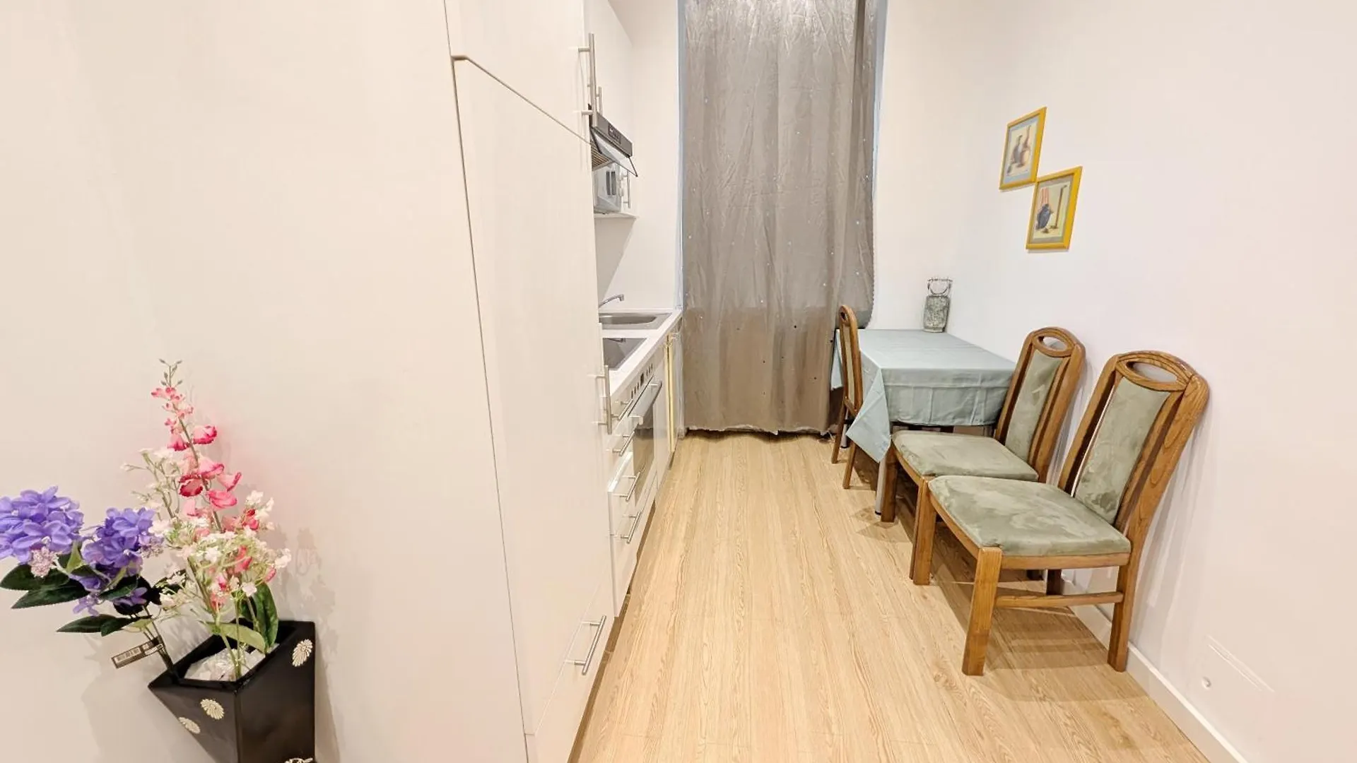 Cozy Apartment In Lugner City Area Viena
