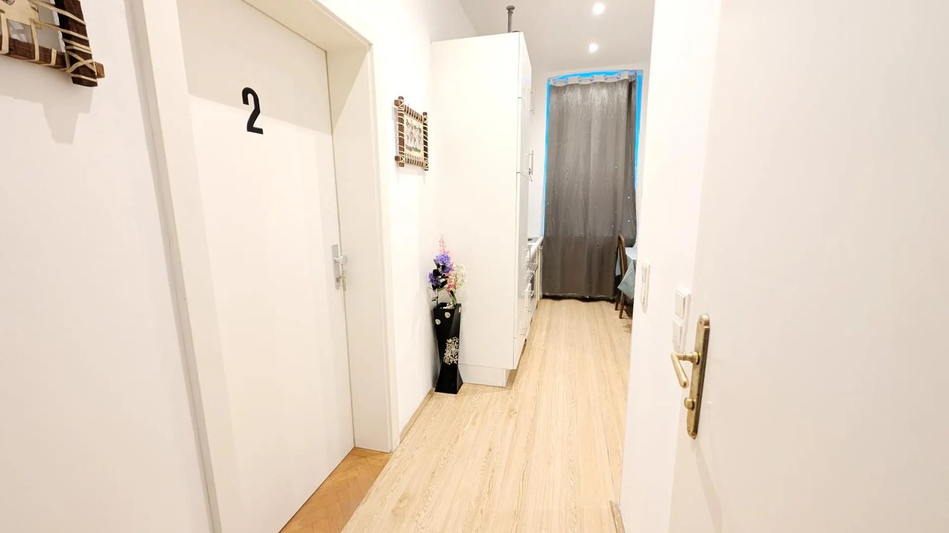 Cozy Apartment In Lugner City Area Viena